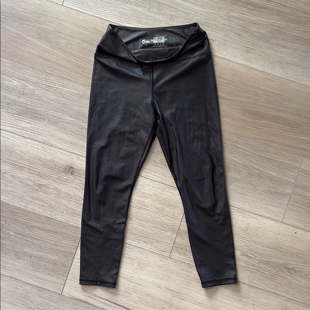 Zyia Shiny Black Leggings